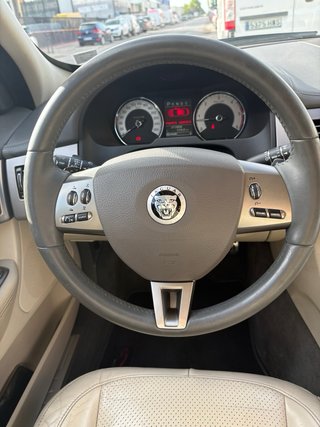 Jaguar XF 3.0 V6 Biturbo (Diesel)