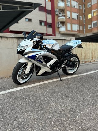 Suzuki GSXR 600 K8