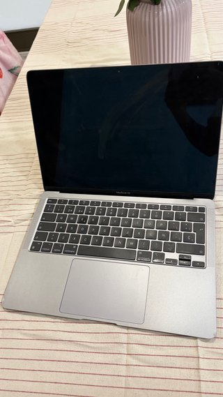 MacBook M1 13” 2023 Gris Espacial