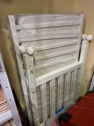 Cuna de bebé plegable blanca