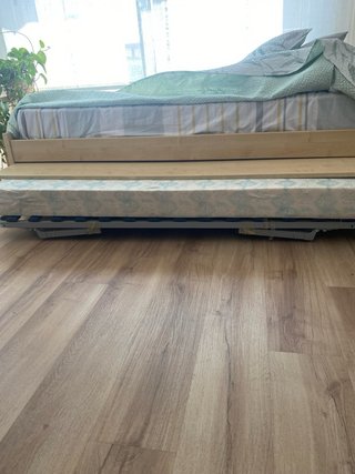 Cama nido de tela y madera