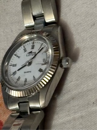 Reloj Lotus Plata y Blanco