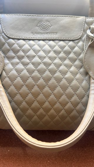 Bolso de piel de “Laura Valle”