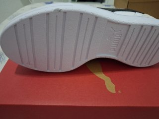 Zapatillas Puma Blancas y Negras