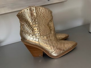 Botas