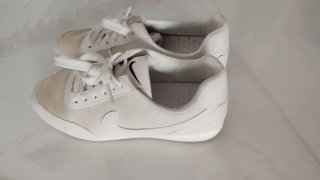 50 prendas de ropa y calzado muy cuidado.
