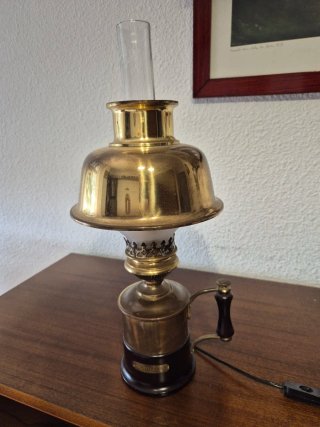 Lámpara de mesa estilo quinqué