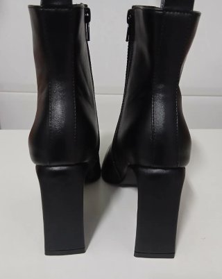 Botines punta metalizada tacón bloque
