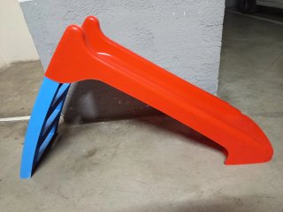 Tobogán infantil rojo y azul