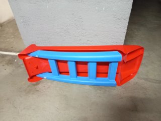 Tobogán infantil rojo y azul