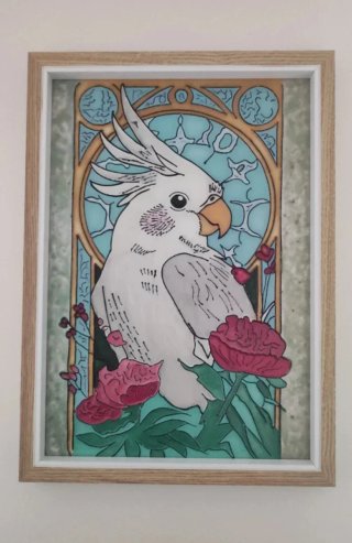 Cuadro de cristal con loro y flores