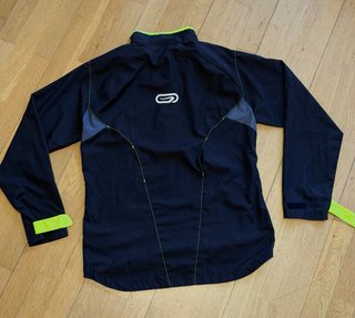 Cortavientos Running Kalenji Negro y fluorescente
