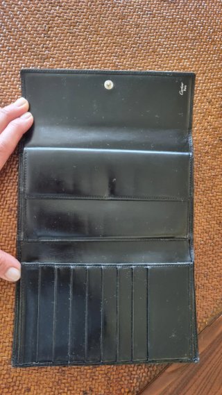 Portafoglio donna pelle nera con logo