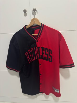 Camiseta de béisbol RECKLESS roja y negra