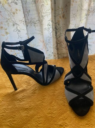 Zapatos de tacón Zara Basic