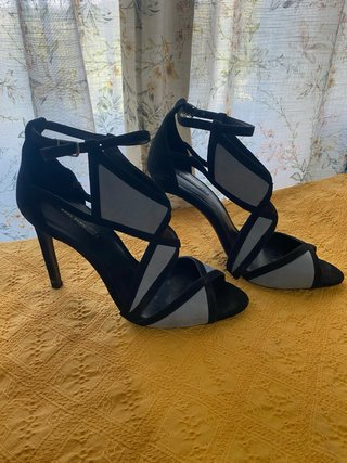 Zapatos de tacón Zara Basic