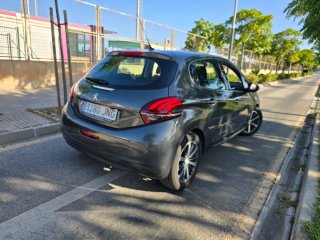 Peugeot 208 2016