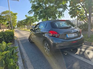 Peugeot 208 2016
