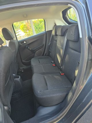 Peugeot 208 2016