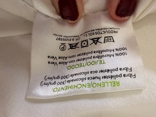 Cama con base metálica y colchón