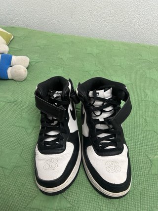 Zapatillas Nike Air Force 1 Mid Negras y Blancas