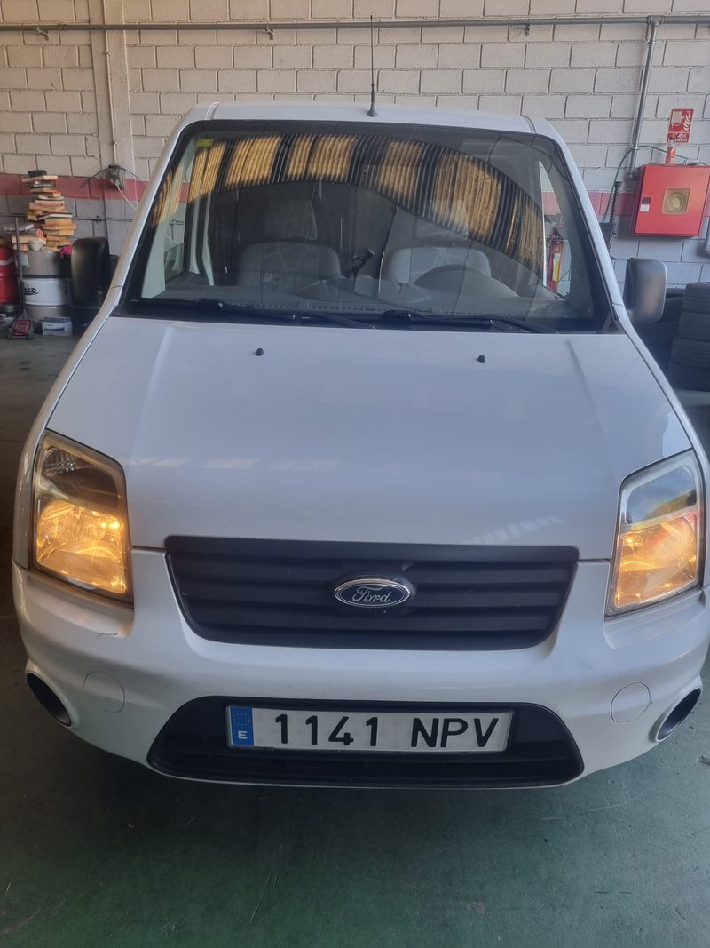 Ford Tourneo Connect 2012 - foto 1