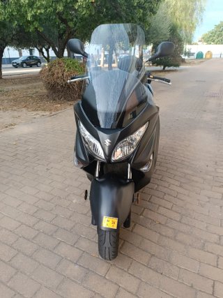 Suzuki Burgman 200 Negra