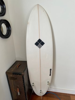 Tabla de Surf - Quatro - 6'0 + Funda Deeply + Wax