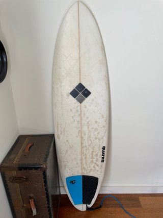 Tabla de Surf - Quatro - 6'0 + Funda Deeply + Wax
