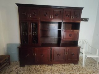 Muebles varios y estufa de leña