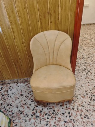 Muebles varios y estufa de leña