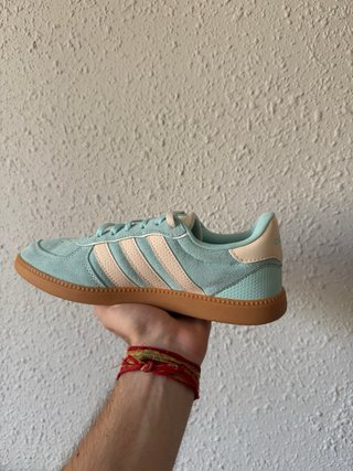 Zapatillas Adidas Beige y Turquesa