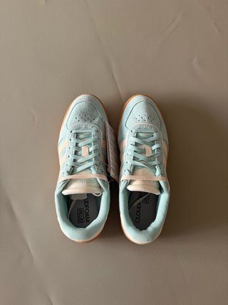 Zapatillas Adidas Beige y Turquesa