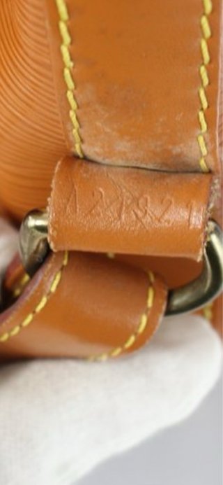 Bolso Louis Vuitton Petit Noe color caramelo
