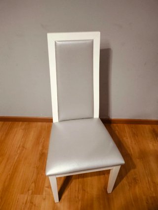 Dos Sillas de comedor blanca y gris