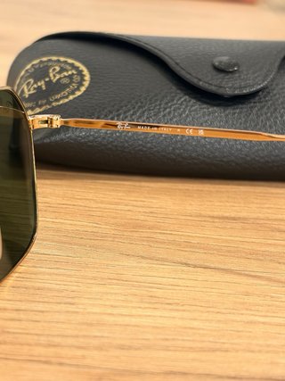 Gafas de sol Ray-Ban doradas y verdes