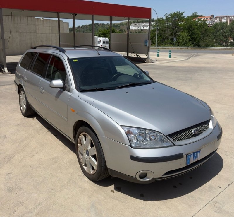 Ford Mondeo 1.8i ghia wagon - foto 1