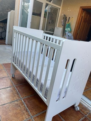 Cuna blanca con colchón