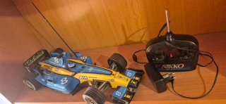 Moto nikko dani pedrosa y coche F1 Fernando alonso