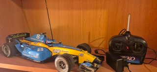 Moto nikko dani pedrosa y coche F1 Fernando alonso