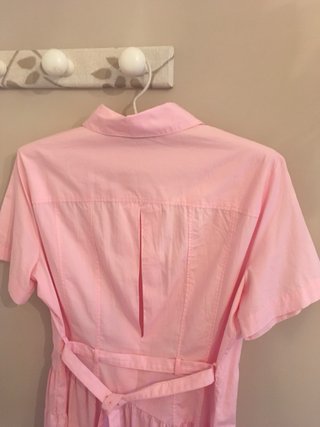 Vestido camisero midi de Zw Collectlion de Zara.