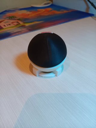 Poké Ball Team Rocket antiestrés con botón clicky