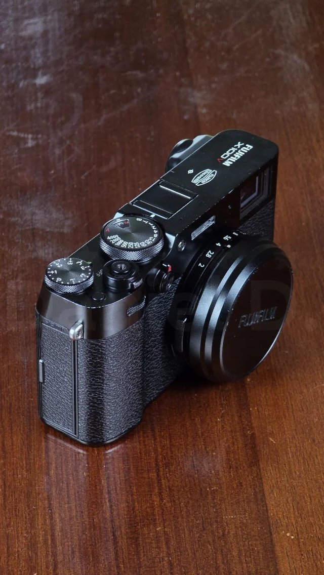 Cámara Fujifilm X100V 8400 disparos