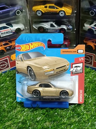 Hot Wheels 89 Porsche 944 Turbo Dourado
