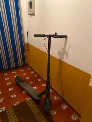 Patinete Eléctrico Xiaomi y cargador