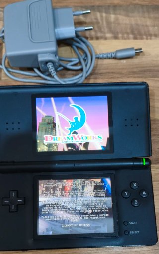Nintendo DS Lite Negra + Cargador y 3 Juegos