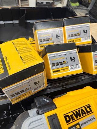Clavadora DeWalt DCN890 XR 18V Brushless