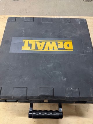 Clavadora DeWalt DCN890 XR 18V Brushless