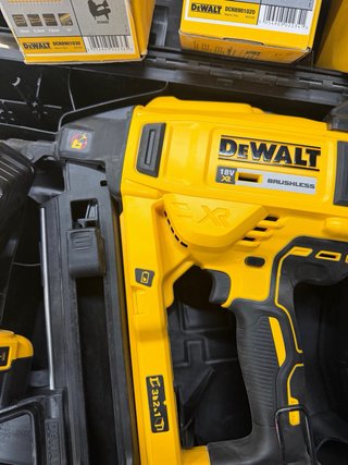 Clavadora DeWalt DCN890 XR 18V Brushless