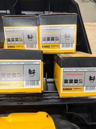 Clavadora DeWalt DCN890 XR 18V Brushless